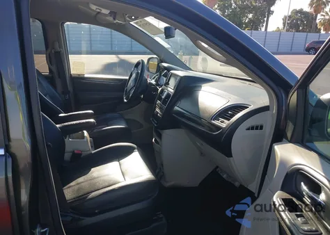 2016 Chrysler Town & Country Touring z USA, uszkodzony, nr VIN 2C4RC1BGXGR281593